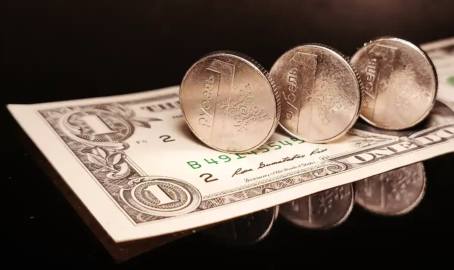 Прогноз курса доллара: шанс на падение до минимума за три года